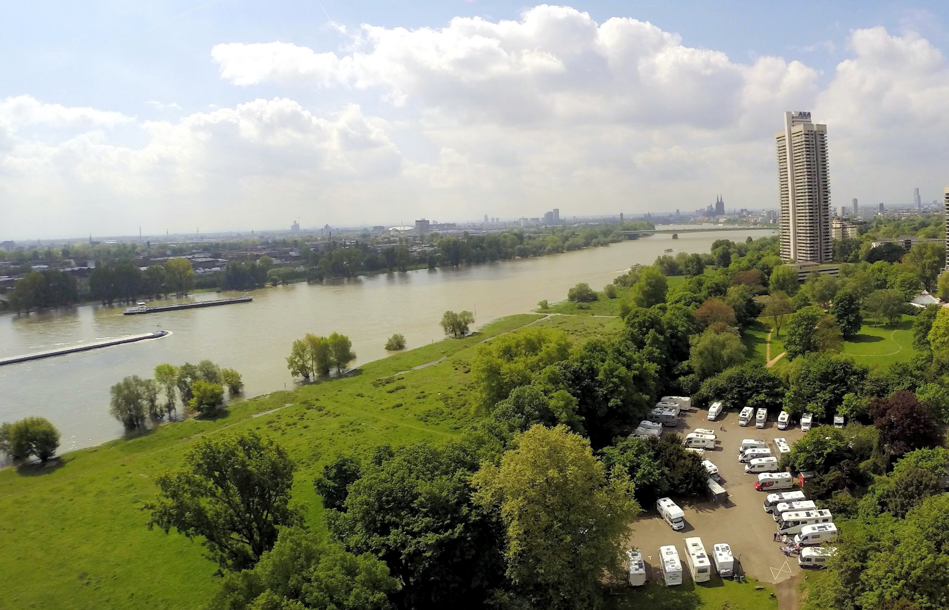 Reisemobilhafen Kln - Wohnmobilstellplatz am Rhein